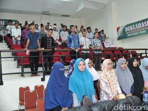 Santri di Aceh Deklarasi Dukung Jokowi 2 Periode Santri di Aceh Deklarasi Dukung Jokowi 2 Periode