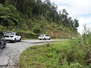 Angkot Mewah di Papua, Pakai Fortuner Cs