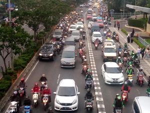 Warga Setuju Separator di Jl Margonda Dibongkar: Mobil Sering Nyangkut Warga Setuju Separator di Jl Margonda Dibongkar: Mobil Sering Nyangkut