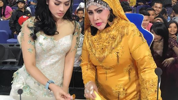 Begini Gaya Kulineran Ratu Dangdut, Elvy Sukaesih yang Jago Masak