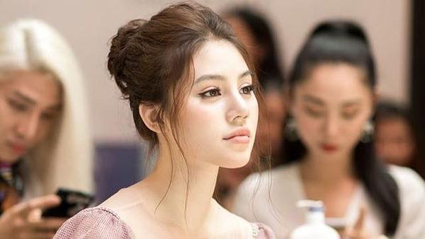 Cewek Kaya Dari Vietnam Ini Bikin Netizen Terpukau