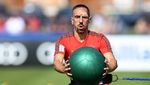 Foto: Perban di Jidat Ribery Usai Tabrak Tiang Gawang Saat Latihan