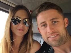 Wanita di samping Gary Cahill itu adalah istrinya. Dia adalah Gemma Acton. (Foto: dok.Instagram)