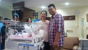 Potret Bahagia Kahiyang-Bobby Umumkan Nama Sedah Mirah Nasution