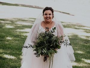 Unik dan Keren Banget, Pasangan Ini Menikah dengan Tema Jurassic Park