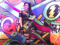 Selain Via Vallen, Ini Penyanyi yang Pernah Jatuh saat Manggung