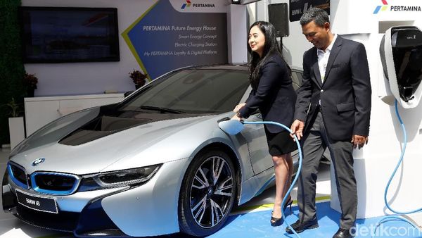 Pertamina Buat SPLU Mobil Listrik