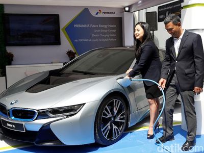 Pertamina Buat SPLU Mobil Listrik