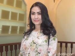 Aturan Ketat Iis Dahlia Soal Jam Malam dan Jodoh Sang Anak