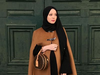 Gaya Mewah Vivy Yusof, Hijabers yang Dihujat Karena Mukena Palsu