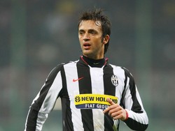 Nicola Legrottaglie berseragam Juventus dari 2003 sampai 2011, dia menjadi sedikit pemain yang bertahan saat Bianconeri terdegradasi akibat skandal Calciopoli. Legrottaglie dibeli Milan pada musim dingin 2011 dan hanya bermain di San Siro selama enam bulan. (Michael Steele/Getty Images)