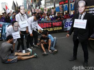 Aksi Teatrikal Demo Tuntaskan Kasus BLBI dan Century Gate Aksi Teatrikal Demo Tuntaskan Kasus BLBI dan Century Gate