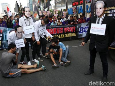 Aksi Teatrikal Demo Tuntaskan Kasus BLBI dan Century Gate