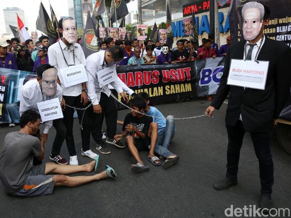 Aksi Teatrikal Demo Tuntaskan Kasus BLBI dan Century Gate