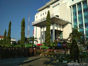 15 Tahanan Rutan Kejati Jatim Positif COVID-19, Penjaga Tahanan Dites Swab 15 Tahanan Rutan Kejati Jatim Positif COVID-19, Penjaga Tahanan Dites Swab