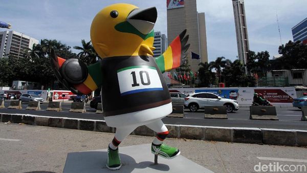 Bhin Bhin, Atung dan Kaka Hiasi Jalan Sudirman