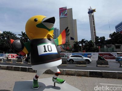 Bhin Bhin, Atung dan Kaka Hiasi Jalan Sudirman