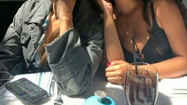 Cantiknya Suhana Khan Saat Masak dan Makan Bareng Ibunya