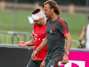 Foto: Perban di Jidat Ribery Usai Tabrak Tiang Gawang Saat Latihan