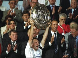 4. Everton tercatat 9 kali jadi pemenang Charity Shield dalam 11 penampilannya. Kali terakhir The Toffees berjaya adalah pada tahun 1995 saat mengalahkan Blackburn Rovers. (Foto: Ben Radford/Allsport)