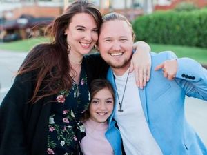 Kisah Cinta Wanita yang Dicomblangin Anaknya Ini Berakhir Romantis