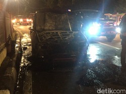 Ada Mobil Terbakar di Hek Jaktim, Lalin Macet