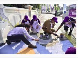 Beautifikasi Anies Merajalela, John Martono Lukis Tembok dan Trotoar Beautifikasi Anies Merajalela, John Martono Lukis Tembok dan Trotoar