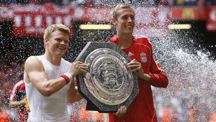 CARDIFF, UNITED KINGDOM - AUGUST 13:  Liverpool goalscorers John Arne Riise and Peter Crouch pose with the trophy, following their teams victory during the FA Community Shield match between Liverpool and Chelsea at the Millennium Stadium on August 13, 2006 in Cardiff, Wales.  (Photo by Shaun Botterill/Getty Images)