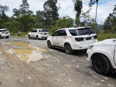 Fortuner Jadi Taksi di Papua
