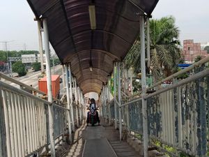 Koalisi Pejalan Kaki Minta 30 JPO di Jakarta Dirobohkan