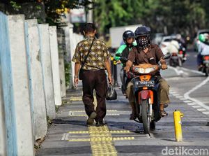 Polri Minta Pemotor Tak Melintas di Trotoar: Hormati Pejalan Kaki