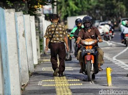 Polri Minta Pemotor Tak Melintas di Trotoar: Hormati Pejalan Kaki
