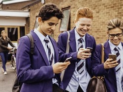 Murid di Prancis Dilarang Pakai Ponsel Pintar Mulai September