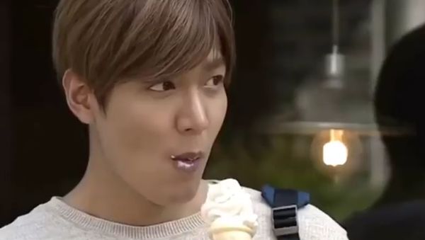 Bikin Seger! Lihat 8 Aktor Tampan Korea Saat Cicip Es Krim Enak