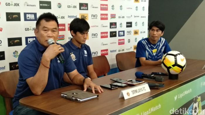 Pelatih Sriwijaya FC Subangkit menegaskan tekad bangkit timnya di markas Persib Bandung (Foto: Mochamad Solehudin/detikSport) Pelatih Sriwijaya FC Subangkit menegaskan tekad bangkit timnya di markas Persib Bandung (Foto: Mochamad Solehudin/detikSport)