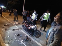 Ngebut Lalu Tabrak Pantat Truk, 3 Bikers di Ngawi Tewas