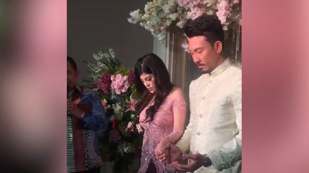Denny Soemargo dan Dita Soedarjo Lamaran