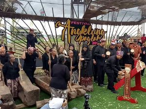 Festival Angklung Paglak, Suguhan Apik di Atas Menara Bambu