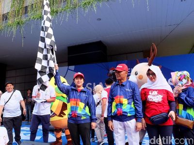 Aksi Jalan Sehat Menko PMK dan Mendikbud Sambut Asian Games 2018