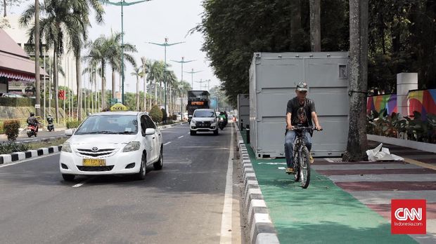 Gowesan Cemas Pekerja di Jalur Sepeda Jakarta