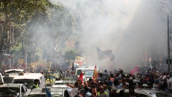 Tak Cuma di Indonesia, Protes Taksi Online Juga Ada di Barcelona