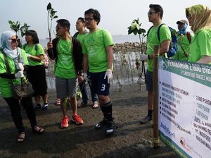 Indofood Ajak Karyawan Lestarikan Bakau Indofood Ajak Karyawan Lestarikan Bakau