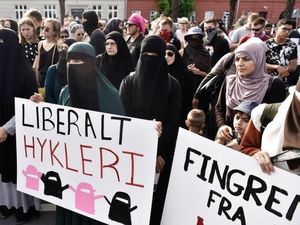 Perempuan Denmark Dipaksa Lepas Cadar dan Didenda Rp 2,3 Juta