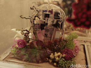 Riasan hingga iPhone X Jadi Seserahan Denny Sumargo