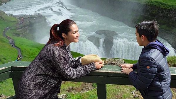 Kebersamaan Maudy Koesnaedi dan Putranya yang Bikin Hati Adem