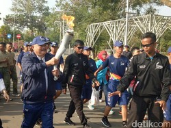 Dibawa 54 Penerjun Paskhas, Api Abadi Asian Games Tiba di Palembang