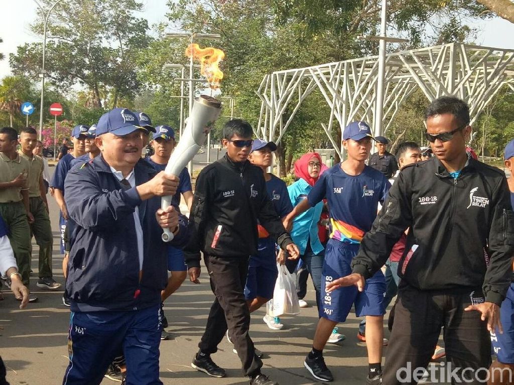 Dibawa 54 Penerjun Paskhas, Api Abadi Asian Games Tiba di Palembang Dibawa 54 Penerjun Paskhas, Api Abadi Asian Games Tiba di Palembang