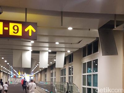 Foto: Plafon Rusak di Bandara Ngurah Rai Akibat Gempa Lombok 7 SR