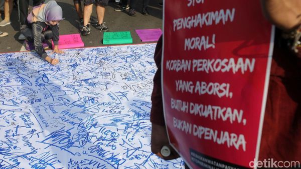 Jaringan Muda Setara Gelar Aksi Solidaritas untuk Korban Pemerkosaan