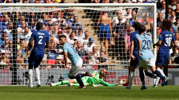 Golnya ke gawang Chelsea membuat Sergio Aguero total sudah mengemas 200 gol bersama Man City.
